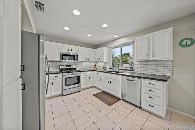 1063 Via Vera Cruz, San Marcos CA: https://media.crmls.org/mediaz/9e712e6b-d048-43fb-a9eb-31a061e34cba.jpg