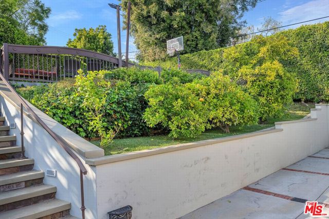 10321 Rochester Avenue, Los Angeles CA: https://media.crmls.org/mediaz/9e724964-4077-4f5c-892a-229c7fe298bd.jpg