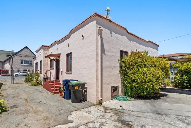 106 Stanford Street, Watsonville CA: https://media.crmls.org/mediaz/9e72a547-dd81-4938-a4a0-25f69e207f6a.jpg