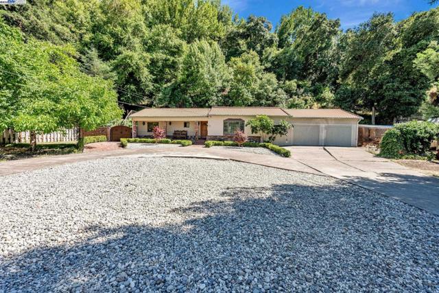 3950 Pinole Valley Rd, Pinole CA: https://media.crmls.org/mediaz/9e72c1d2-0d71-48d0-9146-bf1b49e64a9d.jpg