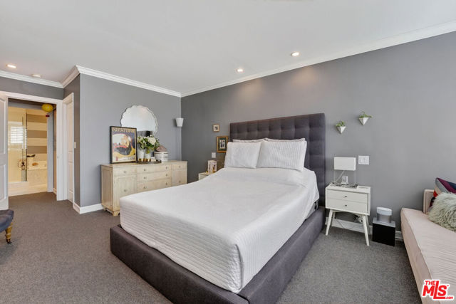 1 Bed Home for Sale in Los Angeles, California