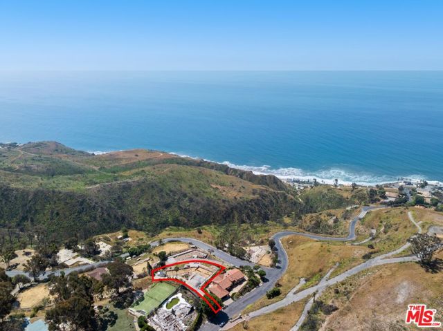 20740 Las Flores Mesa Drive, Malibu CA: https://media.crmls.org/mediaz/9e742d24-eb27-4b41-8e3e-106b20a1023b.jpg