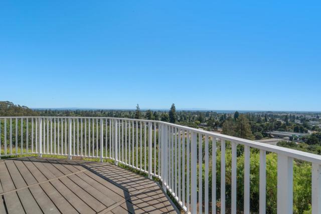 40 S Circle Drive, Santa Cruz CA: https://media.crmls.org/mediaz/9e74c8c9-9f1b-43d6-9d98-13d4265c6f42.jpg