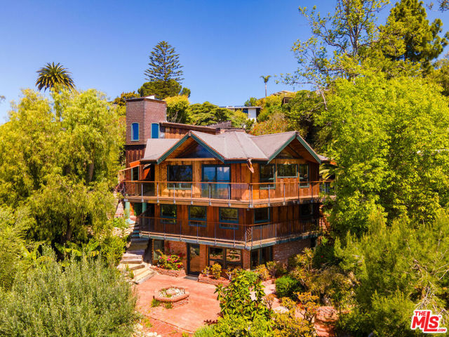 440 Mariposa Drive, Ventura CA: https://media.crmls.org/mediaz/9e74d9f2-a13f-4a87-b3c0-993023ba9258.jpg