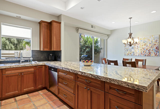 101 Mission Hills Drive, Rancho Mirage CA: https://media.crmls.org/mediaz/9e74e5a3-984b-49ad-84ad-fb3ddadcc640.jpg