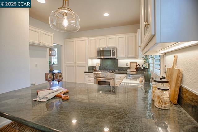 1409 Dumaine St, Concord CA: https://media.crmls.org/mediaz/9e758816-2de0-49ef-87f4-f08bbcc2a5bf.jpg