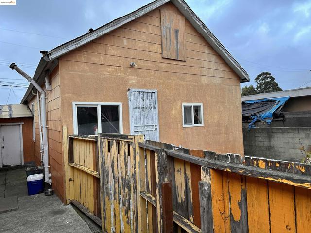1342 Garvin Ave, Richmond CA: https://media.crmls.org/mediaz/9e75f7a8-971e-4054-a4da-9205dc74e4e9.jpg