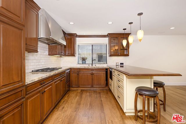 1476 Palisades Drive, Pacific Palisades CA: https://media.crmls.org/mediaz/9e75f9b7-4db1-49e8-8840-2629d7fb9f80.jpg