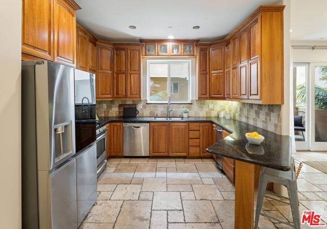 16123 West Sunset Boulevard, 12 photo 3