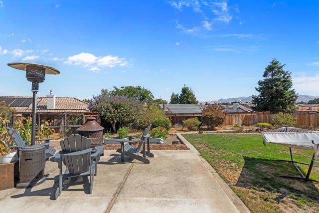 215 Rays Circle, Hollister CA: https://media.crmls.org/mediaz/9e764e31-3eea-4a67-865e-bd1da9bb3ca0.jpg