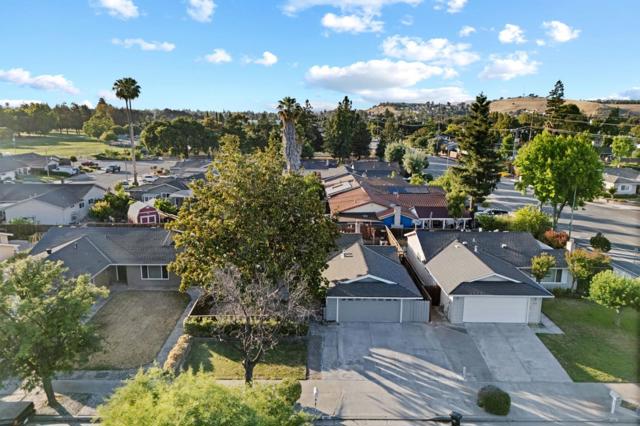 861 Mulcaster Court, San Jose CA: https://media.crmls.org/mediaz/9e765dd2-6a99-4165-af2a-456265e6d4c7.jpg