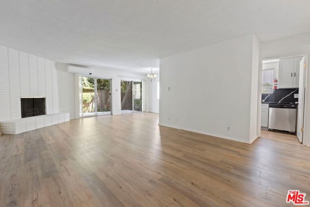 1852 Kelton Avenue, Los Angeles CA: https://media.crmls.org/mediaz/9e76ba92-217c-4797-ab66-9970bf06da06.jpg