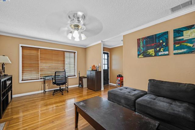 39672 Blacow Rd, Fremont CA: https://media.crmls.org/mediaz/9e76e222-be4a-4a5b-aaf1-e99af10a1b30.jpg