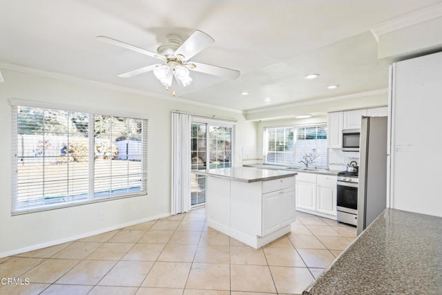 Detail Gallery Image 5 of 17 For 111 Carlisle Ct, Oxnard,  CA 93033 - 4 Beds | 2 Baths