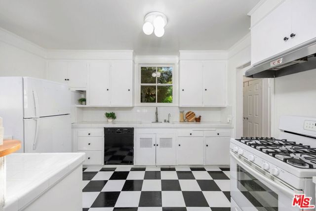 4311 Greenbush Avenue, Sherman Oaks CA: https://media.crmls.org/mediaz/9e7762f8-842d-4ede-873f-4aec9810bb64.jpg