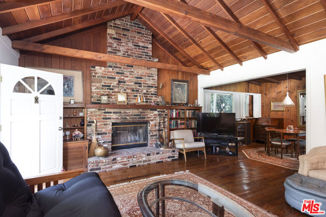 14755 Huston Street, Sherman Oaks CA: https://media.crmls.org/mediaz/9e77666c-6fa1-42c7-9df0-5be6970e59e1.jpg