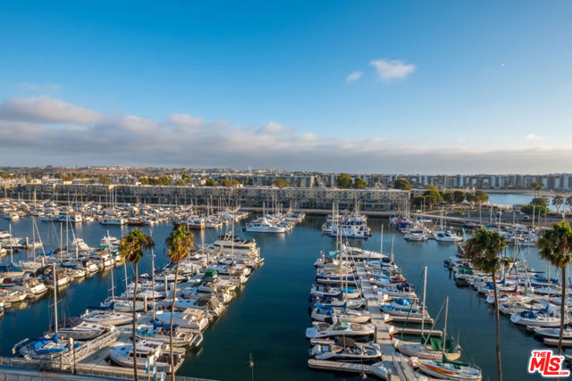 4337 Marina City Drive, Marina del Rey CA: https://media.crmls.org/mediaz/9e77e922-e910-447e-ad83-4d9f5d34bae8.jpg