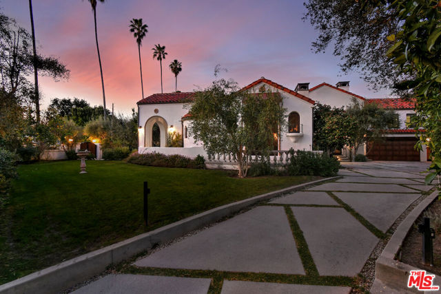 4352 Forman Avenue, Toluca Lake CA: https://media.crmls.org/mediaz/9e789b4e-3d31-4268-8071-27c9c481ff0f.jpg