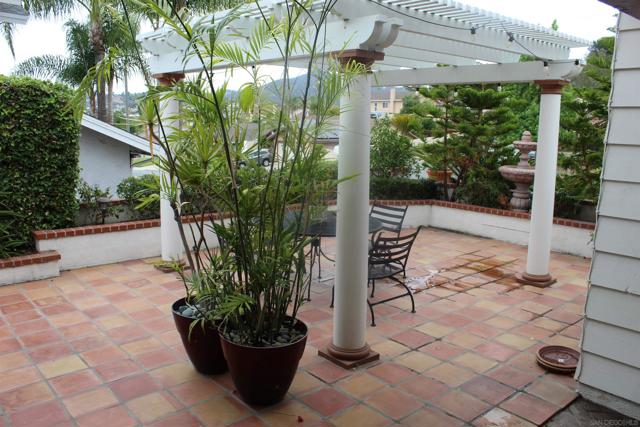 2084 Wind River Road, El Cajon CA: https://media.crmls.org/mediaz/9e78cbd9-bab9-4e6d-b920-fb1f8c5f6727.jpg