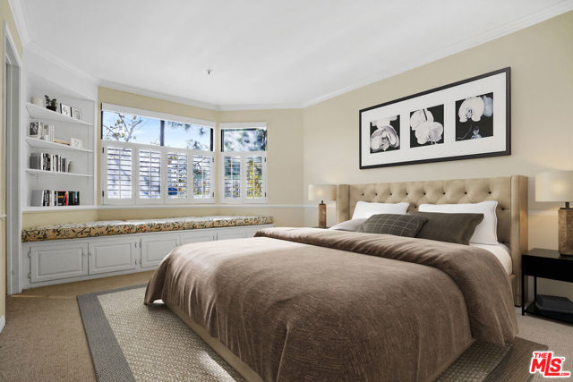 2102 Century Park Lane, Los Angeles CA: https://media.crmls.org/mediaz/9e78d037-7e7a-4029-8027-fbf93857550e.jpg