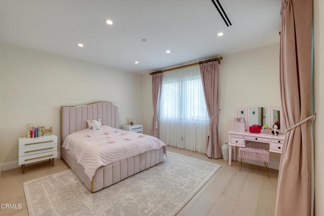 780 Greenridge Drive, La Canada Flintridge CA: https://media.crmls.org/mediaz/9e78d385-b9ce-464d-995b-0ce524b90fd5.jpg