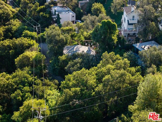 21936 Canon Drive, Topanga CA: https://media.crmls.org/mediaz/9e78ea81-4640-4fa0-bbc6-e782e22d347c.jpg