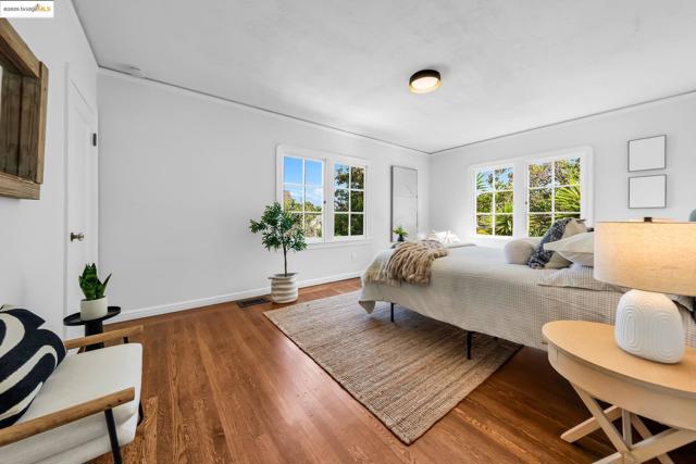 5605 Picardy Dr, Oakland CA: https://media.crmls.org/mediaz/9e78f325-98bf-4d7a-968f-86bf55be0867.jpg