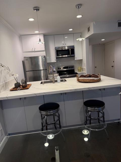 3295 La Mesa Drive, San Carlos CA: https://media.crmls.org/mediaz/9e78f448-3a08-4071-be33-62bdec0d7a1b.jpg