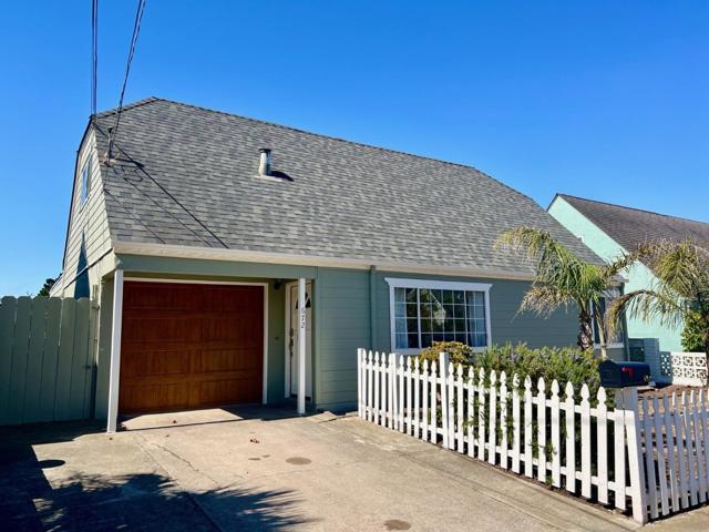 672 Claridge Drive, Pacifica CA: https://media.crmls.org/mediaz/9e78f936-8c0d-4e76-b294-a98bf23caa88.jpg