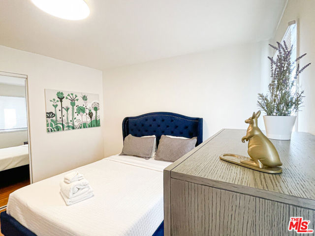 1169 Amherst Avenue, Los Angeles CA: https://media.crmls.org/mediaz/9e7988ad-67f1-4036-be25-66fbf2a21f7e.jpg
