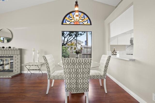 3525 Mcsherry Way, Alameda CA: https://media.crmls.org/mediaz/9e79bcc4-b141-4591-a76f-634146d6c6b2.jpg