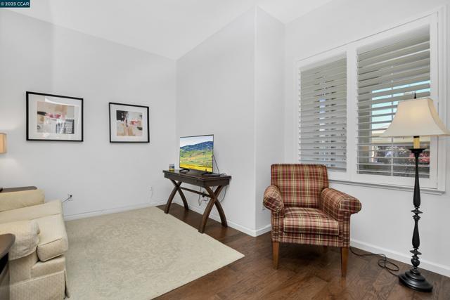 1820 Mariposa Way, Brentwood CA: https://media.crmls.org/mediaz/9e7a4da2-a7af-4556-922a-edb3b9b8624f.jpg