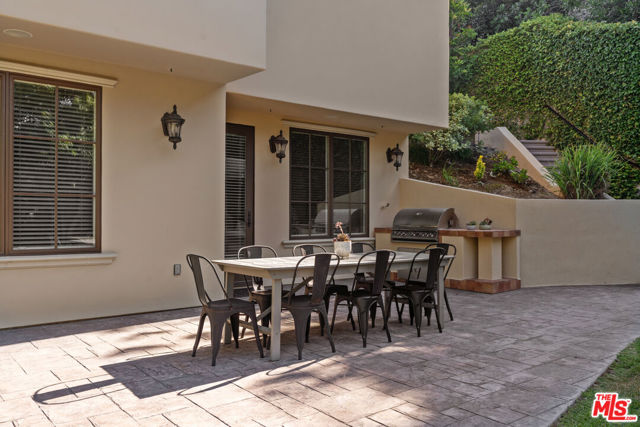 3697 Benedict Canyon Lane, Sherman Oaks CA: https://media.crmls.org/mediaz/9e7b277e-7409-4a88-a9b1-c50eff9781e1.jpg