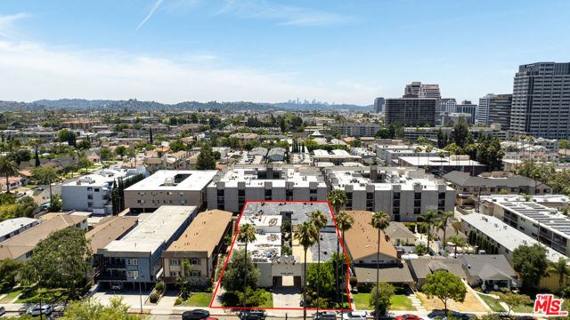 330 E Dryden Street, Glendale CA: https://media.crmls.org/mediaz/9e7b727b-4207-40ca-86b7-6d03ba543886.jpg