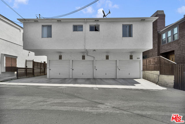 938 15th Street, Santa Monica CA: https://media.crmls.org/mediaz/9e7bafe8-212d-461e-8f7f-536017891f75.jpg