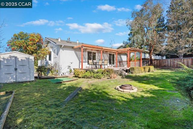207 Midway Dr, Martinez CA: https://media.crmls.org/mediaz/9e7bd65c-7037-4dd0-b718-79a2a124297a.jpg