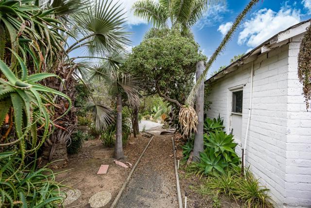890 Capri Rd, Encinitas CA: https://media.crmls.org/mediaz/9e7c549a-2961-4635-9574-4554775e6371.jpg