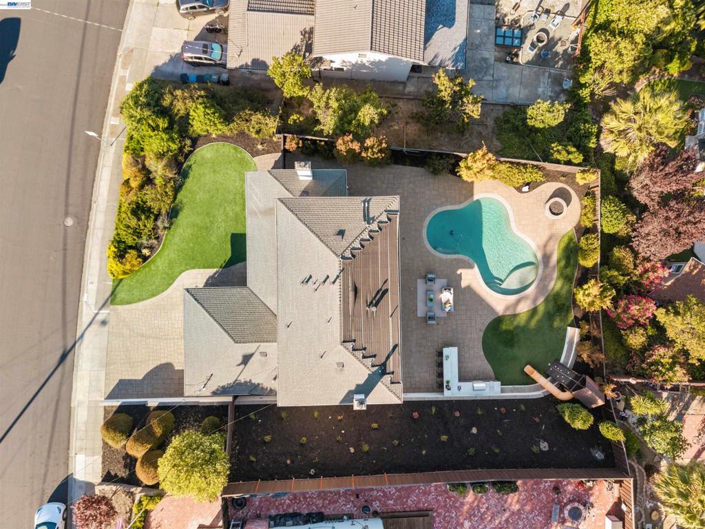 https://media.crmls.org/mediaz/9e7c96d8-2077-44ff-aeac-53687fe3dd8f.jpg?preset=X-Large