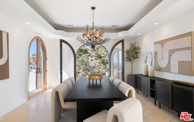 8027 Floral Avenue, Los Angeles CA: https://media.crmls.org/mediaz/9e7e3551-044e-4f83-b8f8-eca80c8d8bb8.jpg