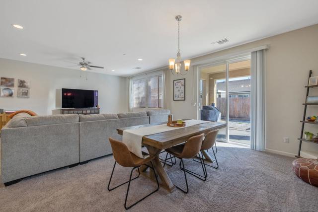 495 Pearl Dr, Lemoore CA: https://media.crmls.org/mediaz/9e7eeb9d-4084-42d9-8ec8-698096ef5eb5.jpg