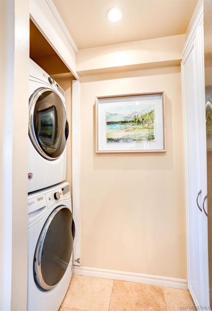 100 Harbor Dr, San Diego CA: https://media.crmls.org/mediaz/9e7f29aa-6886-4079-a018-2fd54289fa08.jpg