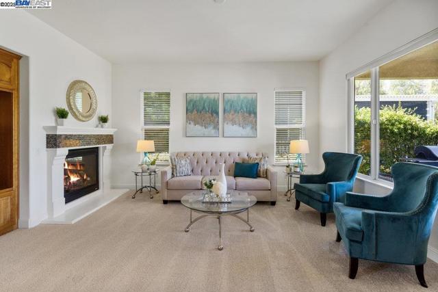1123 Burghley Ln, Brentwood CA: https://media.crmls.org/mediaz/9e7f4d6a-3698-4bba-b875-dbf1e28639bb.jpg