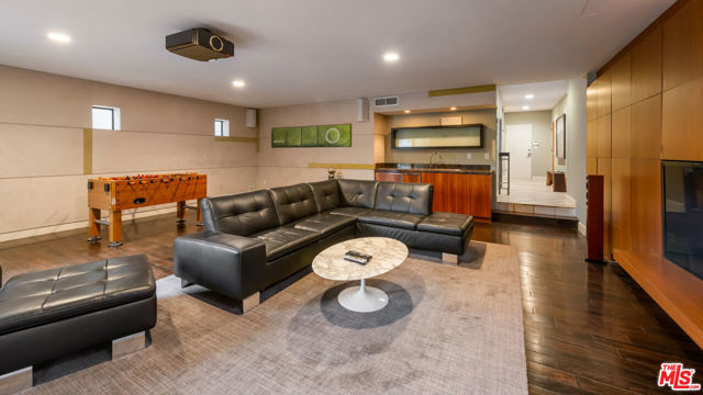 4115 Roma Court, Marina del Rey CA: https://media.crmls.org/mediaz/9e7f6498-4e9e-43ad-bb9f-2e2823f5ed38.jpg