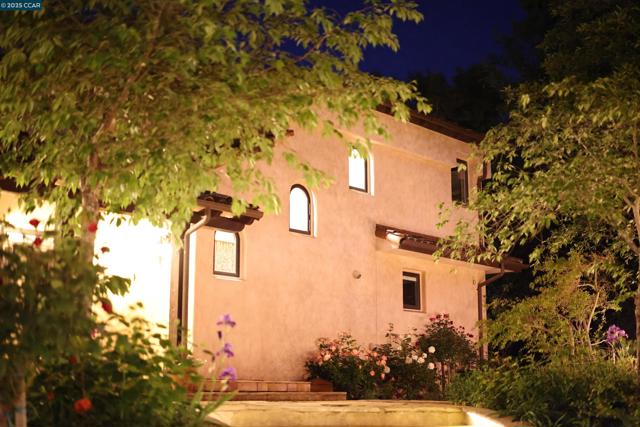 80 Rheem Blvd, Orinda CA: https://media.crmls.org/mediaz/9e7fc09a-f4c8-4e36-b2b6-634393764d10.jpg
