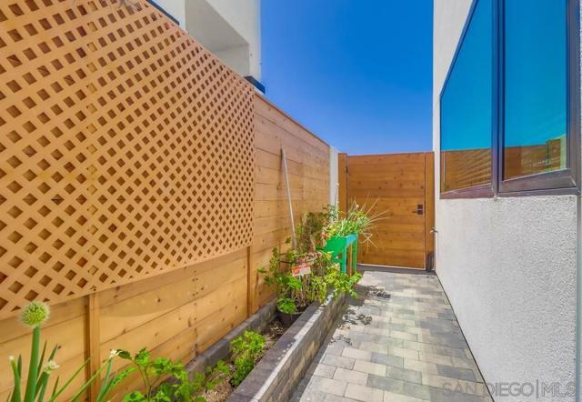 140 Imperial Beach Blvd, Imperial Beach CA: https://media.crmls.org/mediaz/9e7fcbf2-88c8-4958-bf30-330e332c1fc4.jpg