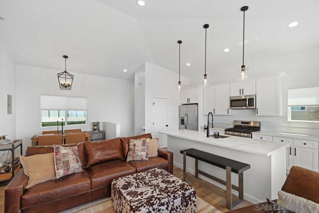 4467 Long Branch Ave, San Diego CA: https://media.crmls.org/mediaz/9e7fcc74-682a-4cd4-bde1-eeb4abbf79cb.jpg