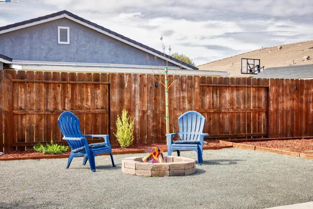 115 Lemon Blossom Ln, Patterson CA: https://media.crmls.org/mediaz/9e7fdea7-928b-42d0-ba21-9380add9a577.jpg