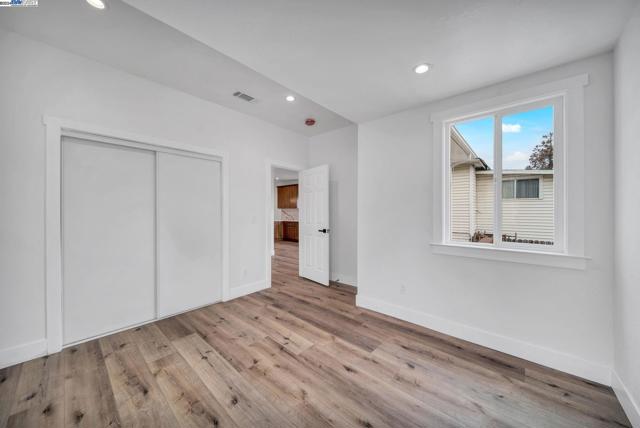 Image 18 of 53 For 3035 Logan St