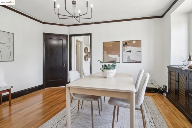 2900 Sheffield Ave, Oakland CA: https://media.crmls.org/mediaz/9e81785c-6362-46a5-91de-26686824d34a.jpg
