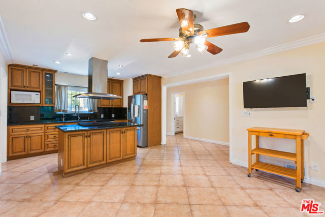 4236 Ensenada Drive, Woodland Hills CA: https://media.crmls.org/mediaz/9e819b97-3526-4f43-9566-ab5eda7e4063.jpg
